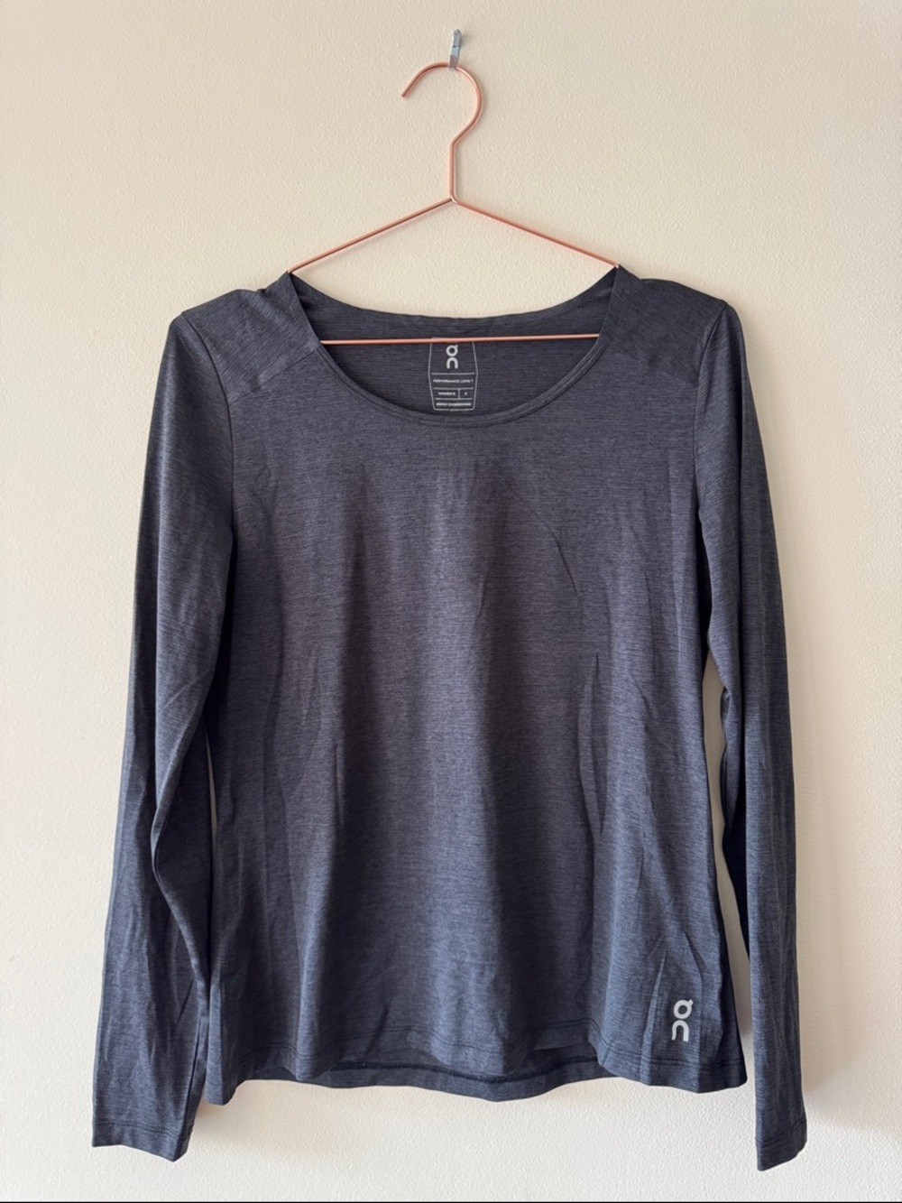 On Running Charcoal Long-Sleeve Crew Top - EUC